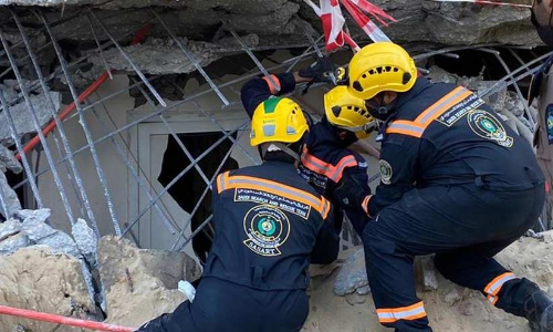 തകർന്നുവീണ കാർ പാർക്കിങ്​​ ഏരിയയിൽ നിന്ന്​ സൗദി പൗരനെ രക്ഷിക്കുന്ന വിഡിയോ വൈറൽ