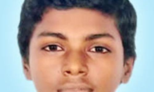 കാ​റി​ടി​ച്ച് ബൈ​ക്ക്  യാ​ത്രി​ക​നാ​യ  വി​ദ്യാ​ർ​ഥി മ​രി​ച്ചു