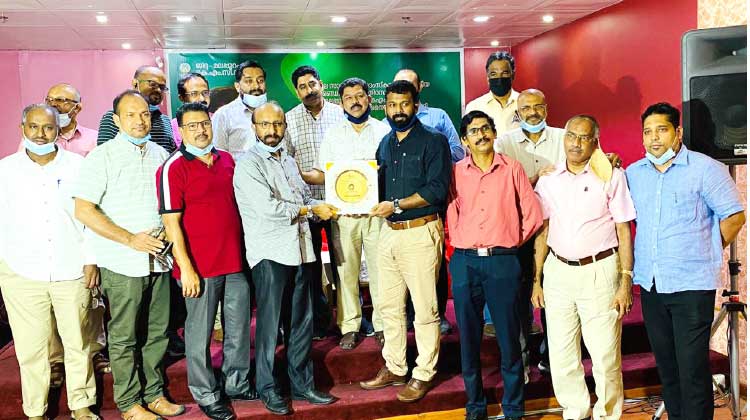 കെ.ടി. ജുനൈസിന് യാത്രയയപ്പ് നൽകി കെ.ടി. ജുനൈസിന് യാത്രയയപ്പ് നൽകി