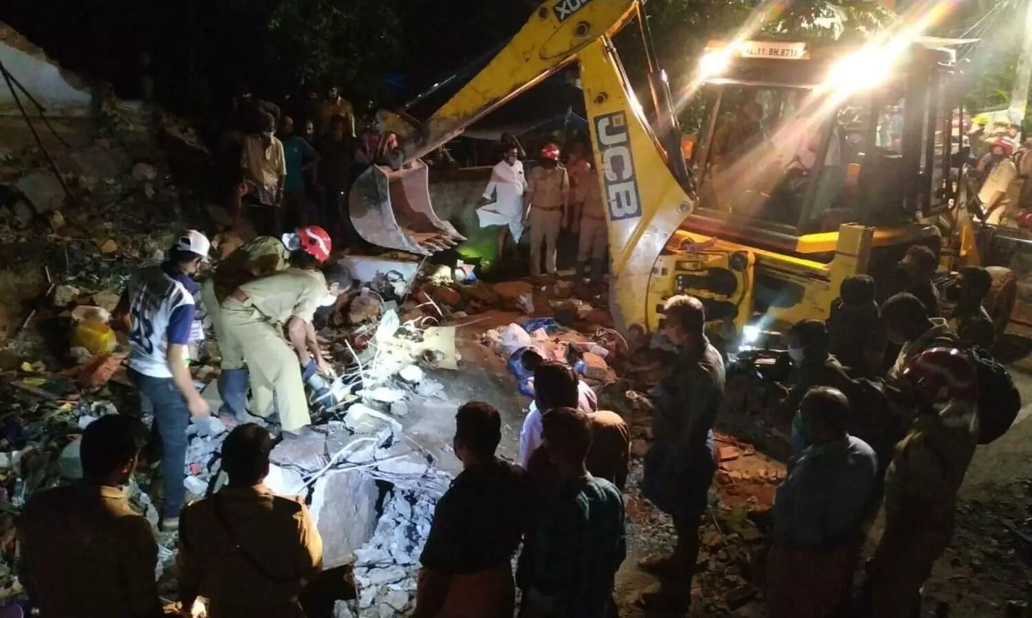 കണ്ണഞ്ചേരിയിൽ ഇരുനില കെട്ടിടം നിലംപൊത്തി; ഒരാൾ മരിച്ചു