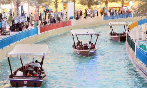 ആ​ഘോ​ഷ​ങ്ങ​ളി​ലേ​ക്ക്​ മി​ഴി​തു​റ​ന്ന്​ ആ​ഗോ​ള ഗ്രാ​മം