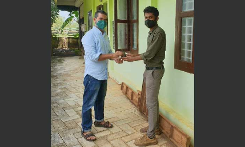 സ്നേ​ഹ​സം​ഗ​മം ഗ്രൂ​പ്പി​െൻറ അ​ടു​ക്ക​ള​ത്തോ​ട്ടം