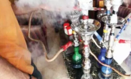 ശീ​ഷ വി​ല​ക്കി​നെ​തി​രെ വീ​ണ്ടും പ്ര​തി​ഷേ​ധ​വു​മാ​യി ക​ഫെ ഉ​ട​മ​ക​ൾ