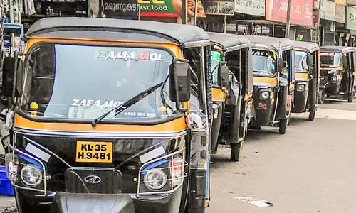 പേരിനുപോലും ഓട്ടമില്ല; ഓട്ടോ തൊഴിലാളികൾ ദുരിതത്തിൽ