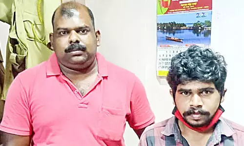 ക​ള്ളി​ൽ സ്പി​രി​റ്റ് ചേ​ർ​ത്ത് വി​റ്റ ര​ണ്ടു​പേ​ർ പി​ടി​യി​ൽ