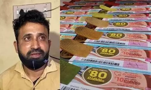സമ്മാനമില്ലെന്ന് കരുതി കീറിയെറിഞ്ഞ ലോട്ടറി ടിക്കറ്റിൽ അഞ്ചു ലക്ഷം; പ്രതീക്ഷ കൈവിടാതെ ഓട്ടോ ഡ്രൈവർ