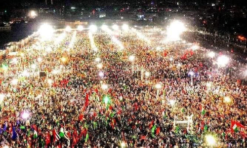 ഗോ നിയാസി ഗോ, പാട്ടും ഡി.ജെ പാർട്ടിയുമായി പ്രതിഷേധം ആഘോഷമാക്കി പാകിസ്​ഥാനികൾ