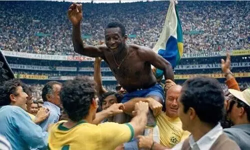 ഫുട്​ബാൾ ഇ​തി​ഹാ​സ​മേ, ന​ന്ദി