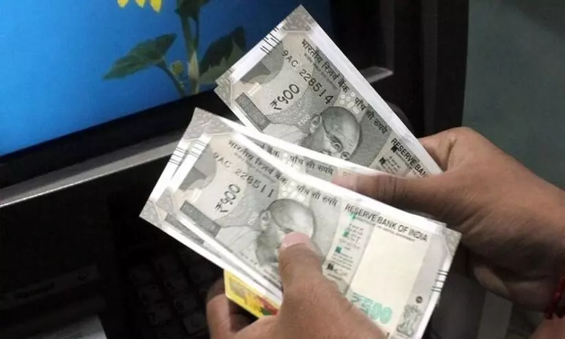 പന്തിയിൽ പക്ഷഭേദമെന്ന്; ബാങ്ക് വേതന പരിഷ്കരണ കരാർ ഒപ്പിട്ടില്ല പന്തിയിൽ പക്ഷഭേദമെന്ന്; ബാങ്ക് വേതന പരിഷ്കരണ കരാർ ഒപ്പിട്ടില്ല