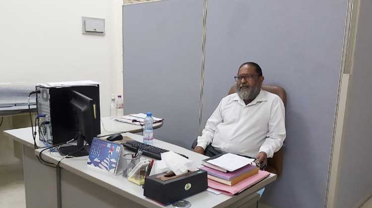 39 വർഷത്തെ നിറഞ്ഞ ഒാർമകൾ; ചിന്നൻ സാർ നാട്ടിലേക്ക് മടങ്ങി 39 വർഷത്തെ നിറഞ്ഞ ഒാർമകൾ; ചിന്നൻ സാർ നാട്ടിലേക്ക് മടങ്ങി