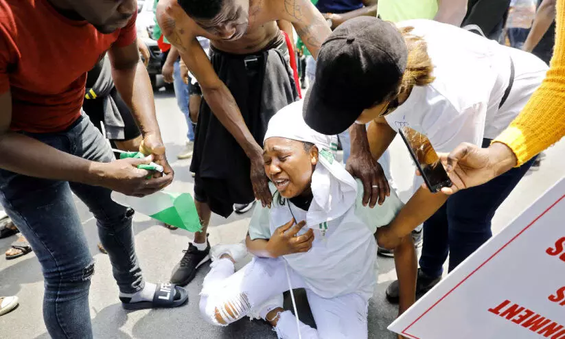 പ്രതിഷേധക്കാർക്കുനേരെ പട്ടാളം െവടിവെച്ചു; നൈജീരിയയിൽ 12 മരണം പ്രതിഷേധക്കാർക്കുനേരെ പട്ടാളം െവടിവെച്ചു; നൈജീരിയയിൽ 12 മരണം