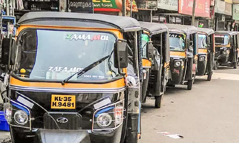 പേരിനുപോലും ഓട്ടമില്ല; ഓട്ടോ തൊഴിലാളികൾ ദുരിതത്തിൽ