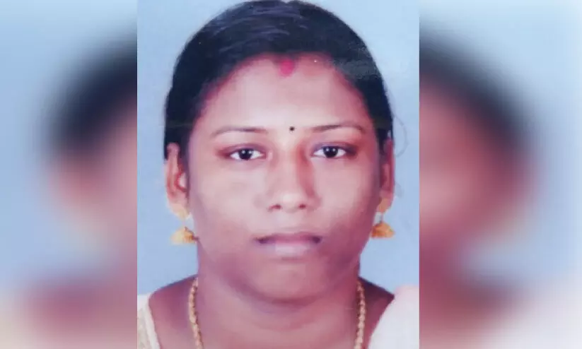 വൃക്കകൾ തകരാറിൽ; സ്​നേഹയുടെ സ്വപ്​നങ്ങൾക്ക്​ വില പത്തുലക്ഷം