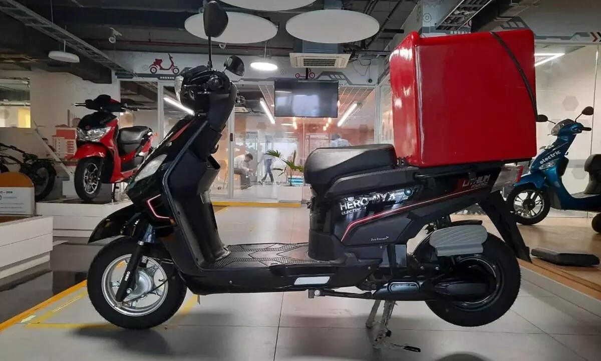 ഒറ്റ ചാർജിൽ 210 കിലോമീറ്റർ; ഹീറോ ഇലക്ട്രിക് സ്കൂട്ടർ, നൈക്സ്-എച്ച്എക്സ് വിപണിയിൽ ഒറ്റ ചാർജിൽ 210 കിലോമീറ്റർ; ഹീറോ ഇലക്ട്രിക് സ്കൂട്ടർ, നൈക്സ്-എച്ച്എക്സ് വിപണിയിൽ