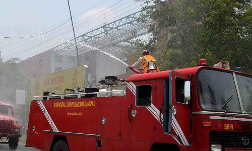 മുംബൈയിലെ വ്യാപാര സമുച്ചയത്തിൽ വൻ തീപിടിത്തം; 3500 പേരെ ഒഴിപ്പിച്ചു