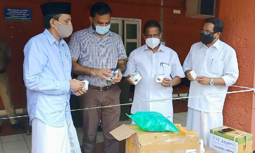 കോവിഡ് അതിജീവനം: മുസ്​ലിം ലീഗ് കലക്ടർക്ക് ഉപകരണങ്ങൾ കൈമാറി