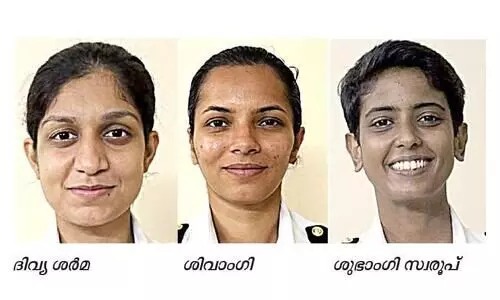 ഡോർണിയർ പരിശീലനവും പൂർത്തിയാക്കി നേവിയിലെ ആദ്യ വനിത പൈലറ്റുമാർ