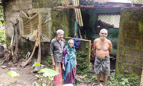 ജീവിതസായാഹ്നത്തിൽ മകനെ ചികിത്സിക്കാനും അന്തിയുറങ്ങാനും കഴിയാതെ ദമ്പതികൾ...