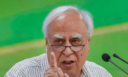 ഇന്ത്യയിലേത്​ മലിന വായുവെന്ന ട്രംപി​െൻറ പരാമർശം: ഹൗഡി മോദിയുടെ ഫലമെന്ന്​ കപിൽ സിബൽ