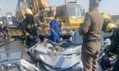 വാട്ടർ ടാങ്കർ വാഹനങ്ങളുടെ മുകളിലേക്ക്​ മറിഞ്ഞ് രണ്ടു മരണം