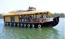 ഏഴ് മാസത്തിനുശേഷം അച്ചാംതുരുത്തിയിൽ ഹൗസ് ബോട്ട് മേഖല സജീവമാകുന്നു ഏഴ് മാസത്തിനുശേഷം അച്ചാംതുരുത്തിയിൽ ഹൗസ് ബോട്ട് മേഖല സജീവമാകുന്നു