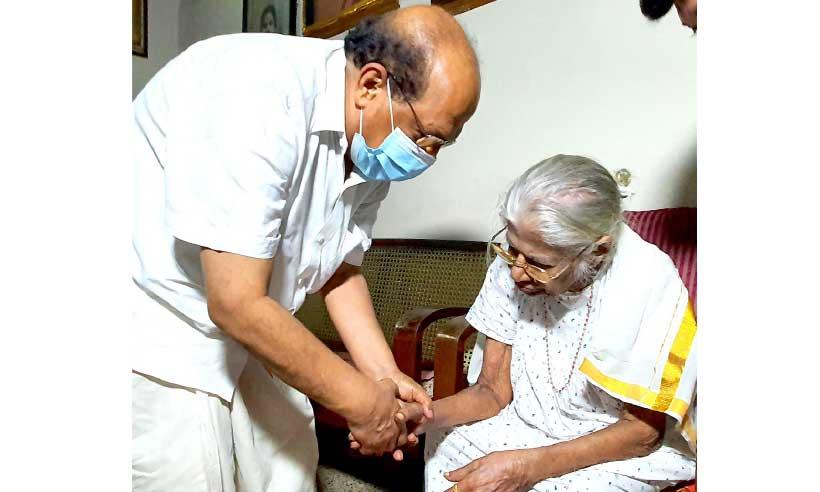 കെ.ആർ. ഗൗരിയമ്മയെ മന്ത്രി സുധാകരൻ സന്ദർശിച്ചു കെ.ആർ. ഗൗരിയമ്മയെ മന്ത്രി സുധാകരൻ സന്ദർശിച്ചു