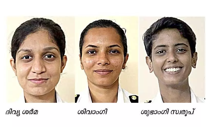 ഡോർണിയർ പരിശീലനവും പൂർത്തിയാക്കി നേവിയിലെ ആദ്യ വനിത പൈലറ്റുമാർ