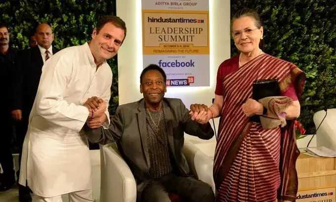 ഫുട്ബാൾ ഇതിഹാസം പെലെക്ക് രാഹുലിെൻറ പിറന്നാളാശംസ ഫുട്ബാൾ ഇതിഹാസം പെലെക്ക് രാഹുലിെൻറ പിറന്നാളാശംസ