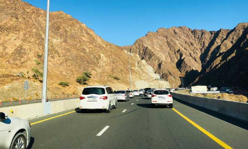 സന്ദർശകർ ഒഴുകിയെത്തി; വാദി ഷീസിൽ ഗതാഗതക്കുരുക്ക്