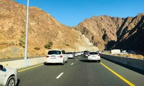 സന്ദർശകർ ഒഴുകിയെത്തി; വാദി ഷീസിൽ ഗതാഗതക്കുരുക്ക്