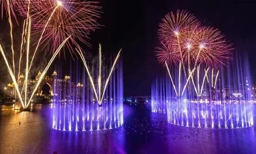 റെക്കോഡ്​ തിരുത്തി ദുബൈ: ജലധാര തൂകി പാം ജുമൈറ