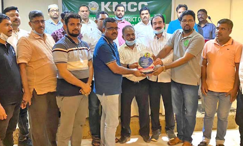 ശി​ഹാ​ബ് കു​ട്ട​ശ്ശേ​രി​ക്ക് യാ​ത്ര​യ​യ​പ്പ് ന​ൽ​കി