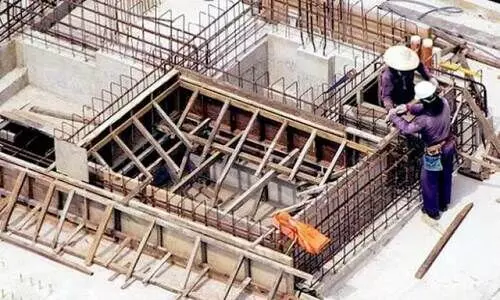 നിർമാണ വസ്​തുക്കളുടെ വില കുതിക്കുന്നു; കരാറുകാർ പ്രതിസന്ധിയിൽ