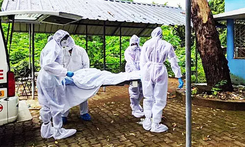കോവിഡ് ബാധിച്ച്​ മരിച്ചവരുടെ മൃതദേഹം സംസ്​കരിക്കാൻ ഡി.വൈ.എഫ്.​െഎ