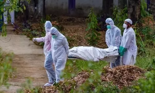 കോവിഡ് ബാധിച്ച് മരിച്ചയാളുടെ മുഖം കുടുംബാംഗങ്ങൾക്ക്​ കാണാൻ അനുമതി