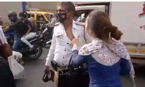 അപമാനിച്ചെന്ന് ആരോപിച്ച് ട്രാഫിക്ക്​ പൊലീസുകാരന്​ യുവതിയുടെ മർദനം