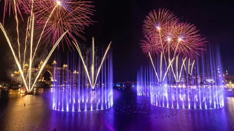 റെക്കോഡ് തിരുത്തി ദുബൈ: ജലധാര തൂകി പാം ജുമൈറ റെക്കോഡ് തിരുത്തി ദുബൈ: ജലധാര തൂകി പാം ജുമൈറ