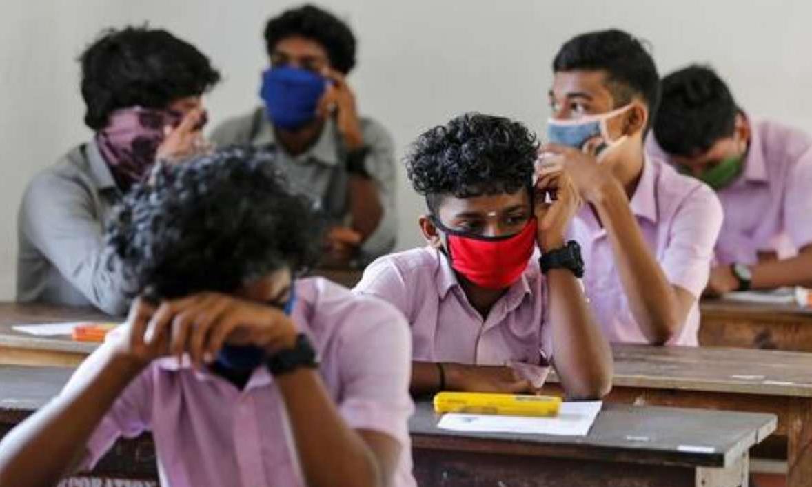 കാലിക്കറ്റ് യൂണിവേഴ്സിറ്റി പരീക്ഷ എഴുതിയ വിദ്യാര്ഥിക്ക് കോവിഡ് കാലിക്കറ്റ് യൂണിവേഴ്സിറ്റി പരീക്ഷ എഴുതിയ വിദ്യാര്ഥിക്ക് കോവിഡ്