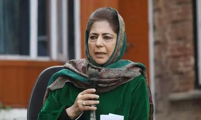 കശ്മീർ പതാക പരാമർശം; മെഹ്ബൂബക്കെതിരേ രാജ്യദ്രോഹത്തിന് കേസെടുക്കണമെന്ന് ബി.ജെ.പി കശ്മീർ പതാക പരാമർശം; മെഹ്ബൂബക്കെതിരേ രാജ്യദ്രോഹത്തിന് കേസെടുക്കണമെന്ന് ബി.ജെ.പി