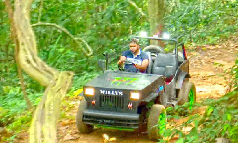 റിമോട്ട് കൺട്രോളിൽ ഒാടുന്ന ജീപ്പും കാറും; ഇത്​ അരുളി​െൻറ കണ്ടുപിടിത്തം