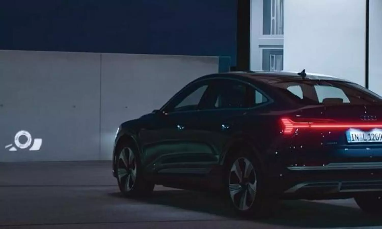 ഒാഡി ഡിജിറ്റൽ മാട്രിക്​സ്​ എൽ.ഇ.ഡി; ഇനി ചുമരുകളിൽ ചിത്രങ്ങളും തെളിയും