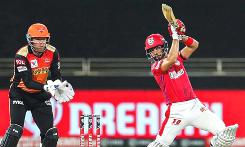 പിതാവി​െൻറ വേർപാടി​െൻറ വേദന മറക്കാൻ പാഡണിഞ്ഞ്​ മൻദീപ്​​; അഭിനന്ദിച്ച്​ സചിൻ