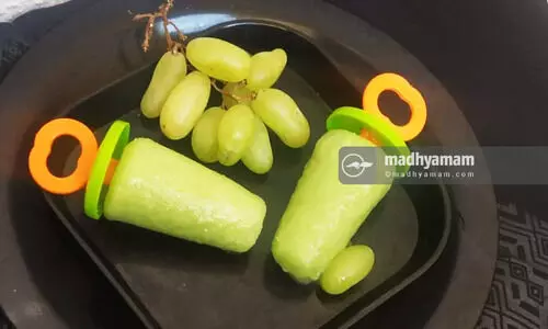 പച്ച മുന്തിരി പോപ്സിക്കിൾസ്