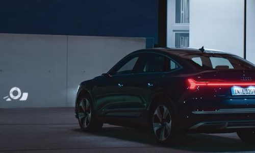 ഒാഡി ഡിജിറ്റൽ മാട്രിക്​സ്​ എൽ.ഇ.ഡി; ഇനി ചുമരുകളിൽ ചിത്രങ്ങളും തെളിയും