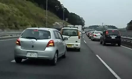 നിരത്തിലെ പച്ചാളം ഭാസിമാരും അവർ കണ്ടുപിടിച്ച പുതിയൊരു സിഗ്നലും നിരത്തിലെ പച്ചാളം ഭാസിമാരും അവർ കണ്ടുപിടിച്ച പുതിയൊരു സിഗ്നലും