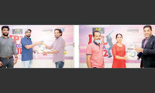 ഗൾഫ്​ മാധ്യമം ​െഎ.പി.എൽ ക്വിസ്​: പ്രതിദിന വിജയികൾക്കുള്ള സമ്മാനങ്ങൾ വിതരണം ചെയ്​തു