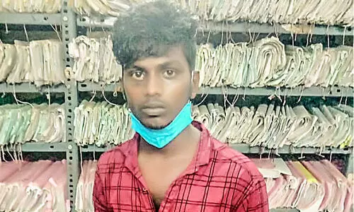 പൊലീസ് ജീപ്പിൽനിന്ന് ചാടി​േപ്പായ പ്രതിയെ പിടികൂടി