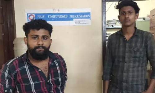 പ്രായപൂര്‍ത്തിയാകാത്ത പെണ്‍കുട്ടിയെ പീഡിപ്പിച്ച്​ സ്വര്‍ണം തട്ടിയെടുത്തു; കാമുകനും സു​ഹൃ​ത്തും അ​റ​സ്​​റ്റി​ൽ