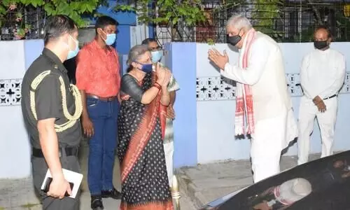 ബുദ്ധദേവി​െൻറ ചിത്രം പങ്കുവച്ച്​ ബംഗാൾ ഗവർണർ; വേദനിപ്പിച്ചെന്നും ഒഴിവാക്കണമെന്നും സി.പി.എം