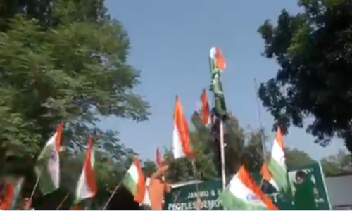 പി.ഡി.പി ഓഫീസിന് മുകളില്‍ ദേശീയ പതാക ഉയര്‍ത്തി ബി.ജെ.പി പ്രവര്‍ത്തകര്‍